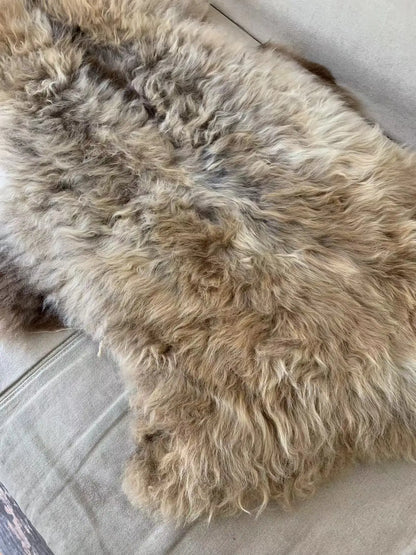 100% naturl sheepskin fur，Rare gradient colors Furry bedside blanket, leisure sofa cushion whole wool