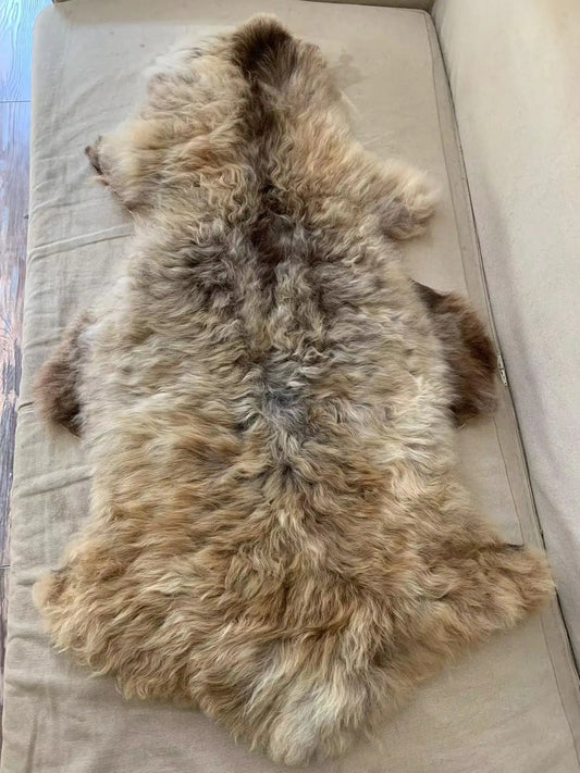 100% naturl sheepskin fur，Rare gradient colors Furry bedside blanket, leisure sofa cushion whole wool